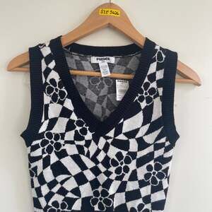 Black and White Checkerboard Floral Sweater Vest Women Size Small
